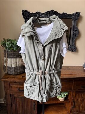 Casual Utility Olive Green Hooded Vest